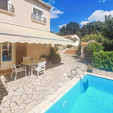 Stunning In With Private Swimming Pool, Be Inside Or Outside *