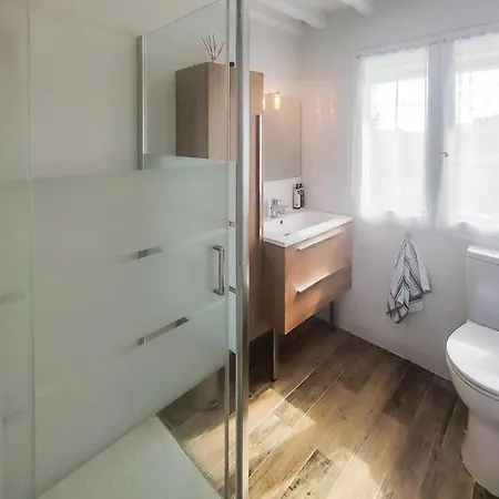 Stunning In With Private Swimming Pool, Be Inside Or Outside *